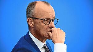 Berlin: Bundeskanzler Friedrich Merz (CDU) spricht bei seiner Sommer-Pressekonferenz in der Bundespressekonferenz.