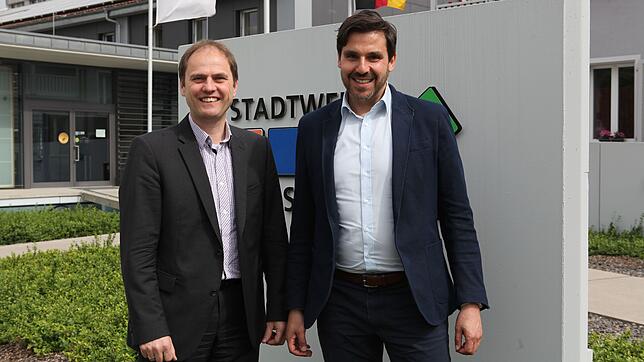 Der alte und der neue Geschäftsführer der Stadtwerke: Siegfried Pflüger (links) musste jetzt gehen, Martin Ritter, bisheriger ...