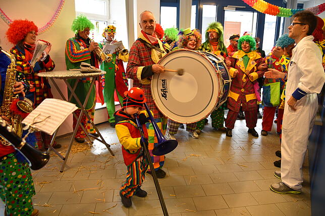Bild 16: Narrenstimmung im SÜDKURIER-Stüble: Bilder vom Fasnetsmentig
