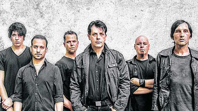 Helfried Reißenweber (Mitte), bekannt von der Rammstein-Coverband Stahlzeit, kommt mit der Band Maerzfeld zum Hohentwielfestival 2016.