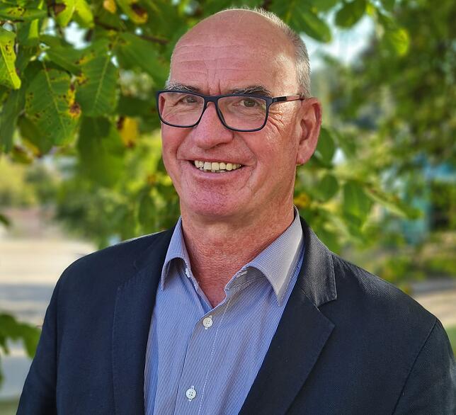 Hubert Klausmann ist Professor für Sprachwissenschaft an der Universität Tübingen.