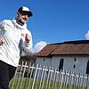 Markus Dufner (MCD Sportmarketing) bereitet im Uferpark von Überlingen eine Laufveranstaltung vor.
