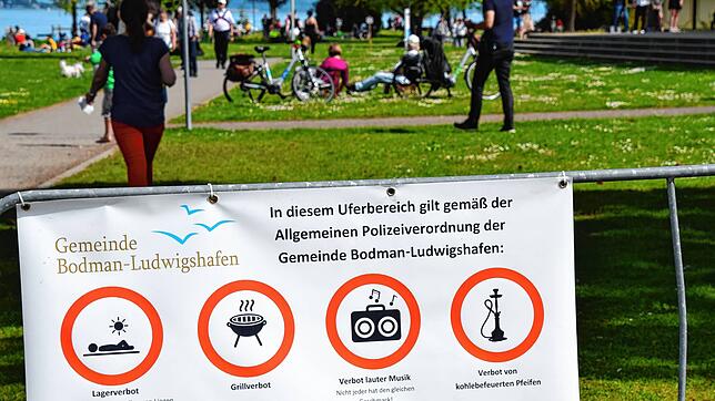 Banner und Stehlen machen im Sommer auf die Regeln am Seeufer in Bodman-Ludwigshafen aufmerksam. Die Security-Firma lobte in der ...