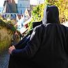 Ein Mann entblößt sich vor einer Frau (Symbolbild)
