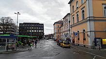 Der Stadtbahnhof in Friedrichshafen. Am Samstagmittag wurde das Bahnhofsgebäude nach dem Fund eines herrenlosen Rucksacks zeitweise ...