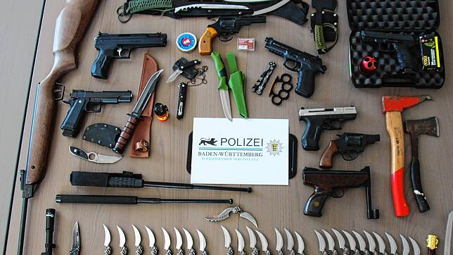 Diese Waffen beschlagnahmte die Polizei.