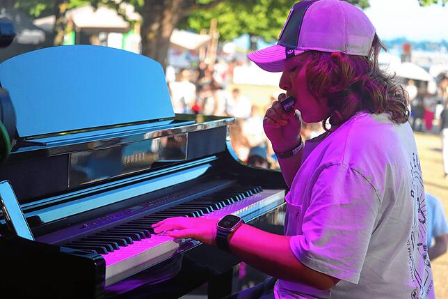 Bild 22: Anita Hofmann und viele andere Schlagerstars: Bilder vom Abschluss des Sound Beach Festivals in Überlingen