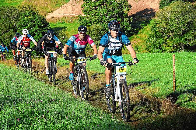 Die engagierten Biker zeigen auf der Strecke Durchhaltevermögen. Gefahren wurden dieses Mal nur die 42 und 60 Kilometer.