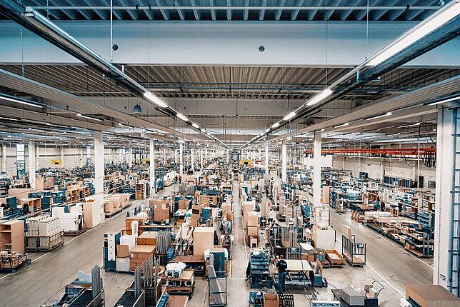 Im Hymer-Stammwerk in Bad Waldsee werden auf mehreren Tausend Quadratmetern Innenausbauten für Wohnmobile gefertigt. Die Fertigungstiefe ...