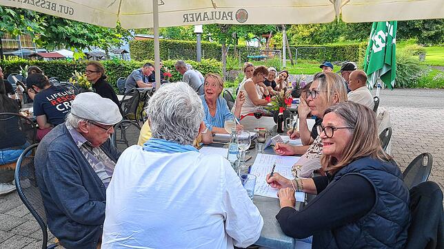 Bild 11: Die Köpfe rauchen bei der dritten SÜDKURIER-Quiznacht in bad Säckingen - das sind die Bilder