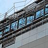 Mitte Februar hatte das Sturmtief Sabine ein Gerüst an der Fassade der neuen Montagehalle der Weber Automotive GmbH zerlegt. Gebeutelt ...