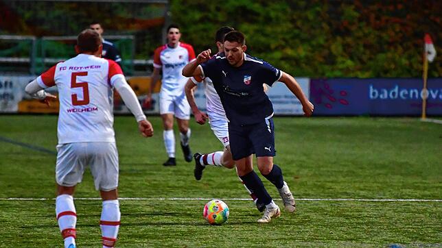 Entfesselt: Stjepan Kovacevic (rechts) stellte mit drei Treffern vor der Pause die Weichen für den 9:0-Kantersieg des VfB Waldshut beim ...