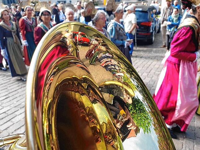 Bild 5: Trachten im Jubiläumsjahr: Erster großer Auftritt bei der Schwedenprozession