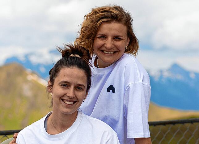 Stefanie Ritter aus Liechtenstein und Sophia Sandkühler aus Markdorf leben als Hüttenwirtinnen ihren Traum.