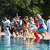 Kostümiert konnten die Gäste beim Abbaden am Sonntagnachmittag den Sprung ins Wasser wagen.
