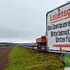 Der Verkehr in Richtung Bad Dürrheim rollt derzeit einspurig über die bislang noch nicht erneuerte Seite der B 27-Fahrbahn. Links ist ...