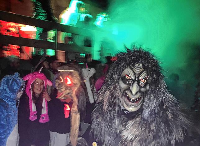 Bild 13: So gruselig war‘s beim Häxefüür und Nachtumzug in Laufenburg