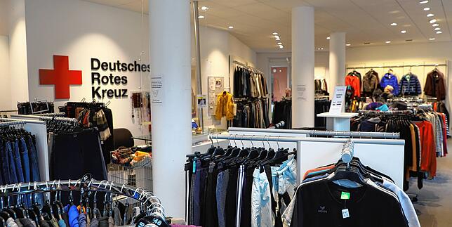 Das Kleiderwerk vom DRK Ortsverband Konstanz ist sowohl für Frauen als auch für Männer bestens ausgestattet.