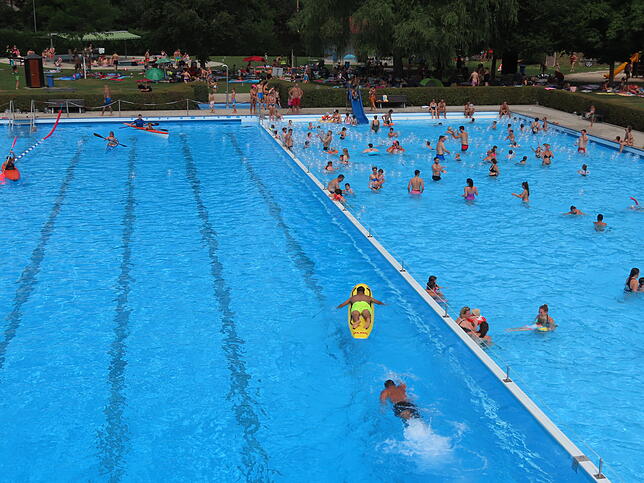 Familientag im Parkbad: Abwechslung und Spaß war das Tagesprogramm. Die Kanuten und die DLRG boten Schnupperstunden mit ihren Booten und ...