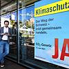 Am Ende hieß es Nein: Der Schweizer Nationalrat Balthasar Glaettli (Fraktionschef der Grünen) wartet in Bern am 13. Juni auf das ...