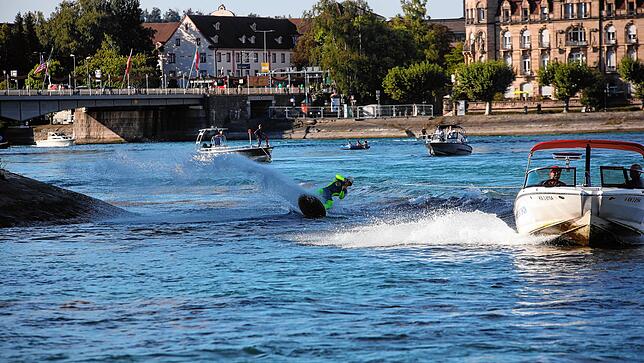 Bild 12: Konstanzer Seenachtfest 2022: Ein Highlight des Tages ist die Wasserski-Show