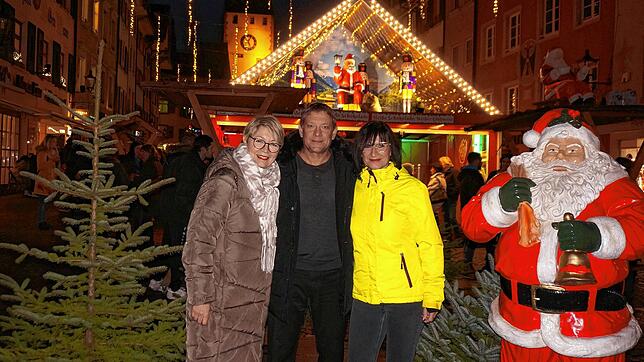 Positives Fazit: Petra Weber (von links), Christian Straub und Sylvia De Paola vom Weihnachtsmarkt-Organisationsteam des W+F freuen sich ...