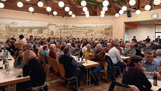 Großes Interesse bei der Einwohnerversammlung in Küssaberg 2025 zeigen die Bürger. Bild: Miriam Stoll