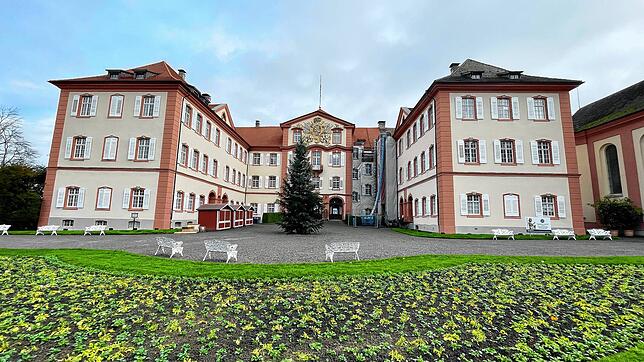 Unter einem wolkenverhangenen Himmel liegt das Barockschloss auf der Insel Mainau verwaist da. Die Gesamterlöse der Mainau GmbH lagen ...