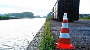 Bei der Suche nach zwei vermissten Kindern im Nordosten der Niederlande hat die Polizei ein Auto mit mehreren Leichen gefunden. Wenig ...