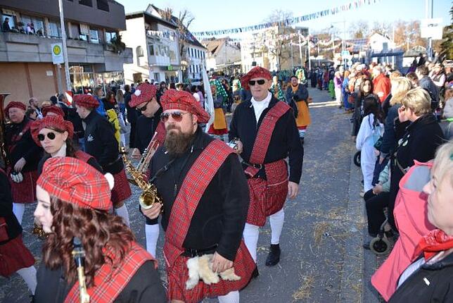 Bild 23: Bilder vom Narrentreffen der Urviecher-Zunft Bad Dürrheim: Großer Festumzug (4)