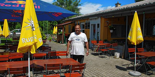 Die Möbel im Biergarten bleiben dem Wirt erhalten.