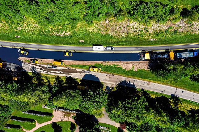 Im Juni 2020 wird die B33 im Bereich VS-Villingen saniert. Das Luftbild zeigt den Streckenabschnitt zwischen Kopsbühl und Friedhof. Das ...