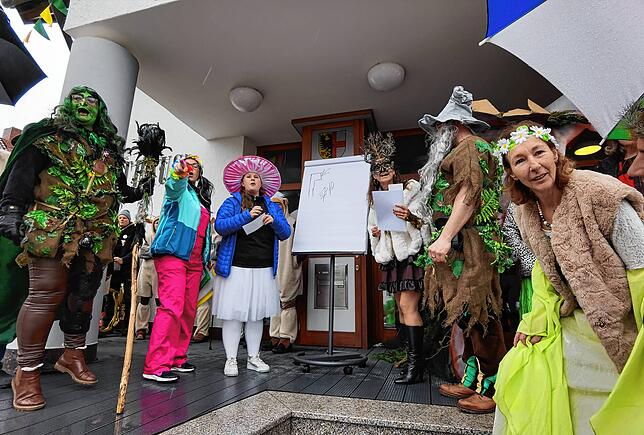 Bild 23: Fasnacht 2025: Narren übernehmen Daisendorfer Rathaus - die schönsten Bilder!