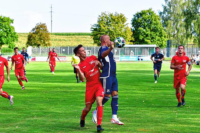 Bild 7: SV Jestetten müht sich zu einem 2:0 gegen Aufsteiger SV Blau-Weiß Murg &ndash; und wir haben Bilder!