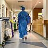 Blick auf den Flur einer Isolierstation für Covid-19-Patienten im Kreiskrankenhaus Lörrach.
