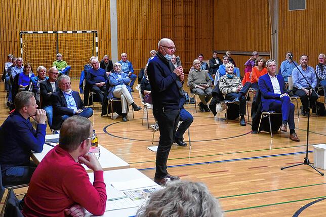 Der Tannheimer Bürger Josef Wrangler äußert sich ausgesprochen skeptisch über den geplanten Standortübungsplatz. Bild: Jörg-Dieter Klatt