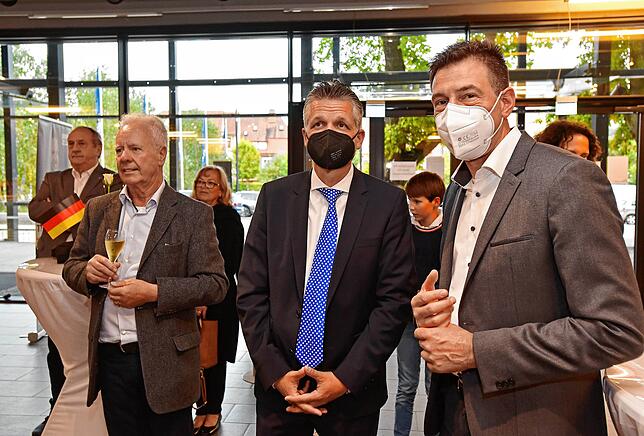 Bild 9: Wahlparty der CDU: Feierstimmung will bei den Christdemokraten nicht aufkommen