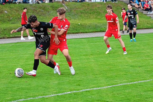 Bild 33: U19 des SC Freiburg gewinnt Test in Eggingen gegen den SV Schaffhausen mit 4:1 – wir haben Fotos!