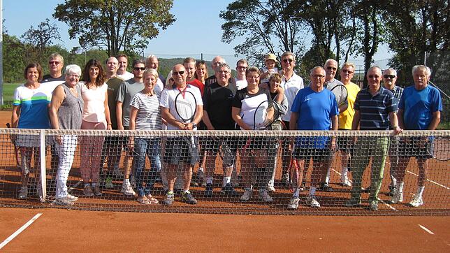 Seit über drei Jahrzehnten treffen sich Tennisbegeisterte des TC Horheim und des PSI-Sportvereins aus Villigen/Schweiz zum ...