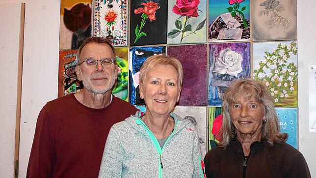 Die Organisatoren der Ausstellung (von links): Gerhard Schwarz, Jutta Binner-Schwarz und Antonia Albrecht. Fotos: Ingrid Mann