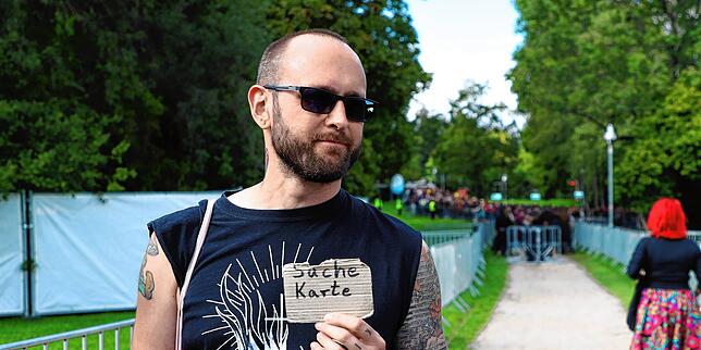 Zehn Euro: Marcel Strauß will ins Konzert &ndash; aber nicht um jeden Preis.