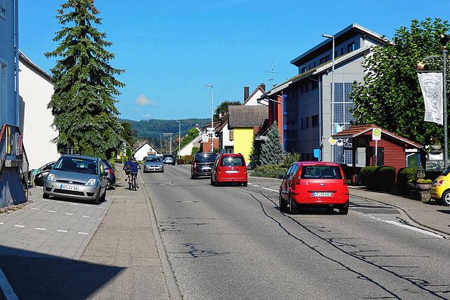 An der Landstraße 161 in Lienheim kommt es immer wieder zu gefährlichen Situationen. Der Bau einer Querungshilfe am westlichen ...