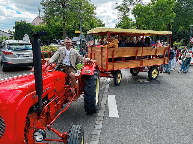Die Rundfahrten mit dem Oldtimer-Traktor waren beliebt.