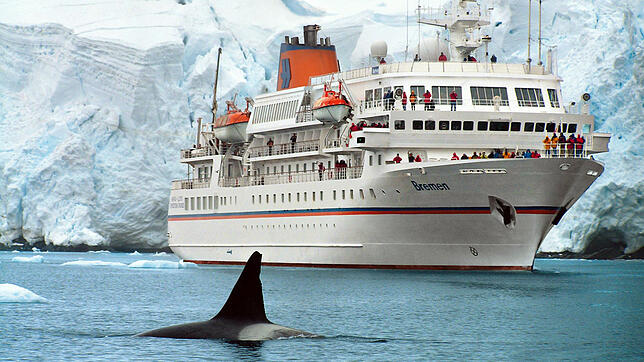 Das Kreuzfahrtschiff MS Bremen in Norwegen. Immer öfters dringen Touristen in Regionen vor, die Heimat von wilden Tieren sind. Bild: ...