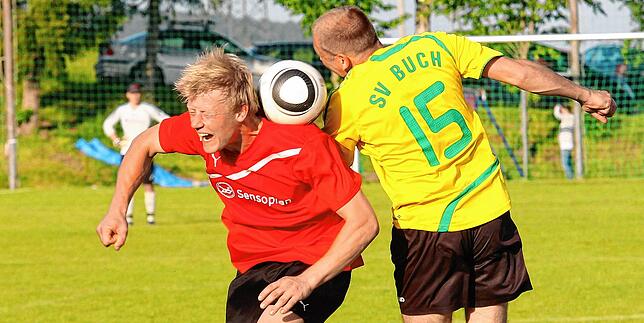 Bild 13: Schnappschüsse aus der Bezirksliga-Saison 2011/2012