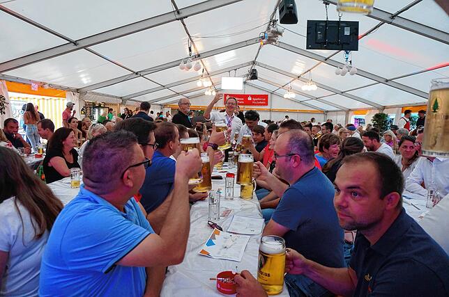 Bild 22: Chilbi: Stimmung pur im Festzelt beim Wunschkonzert
