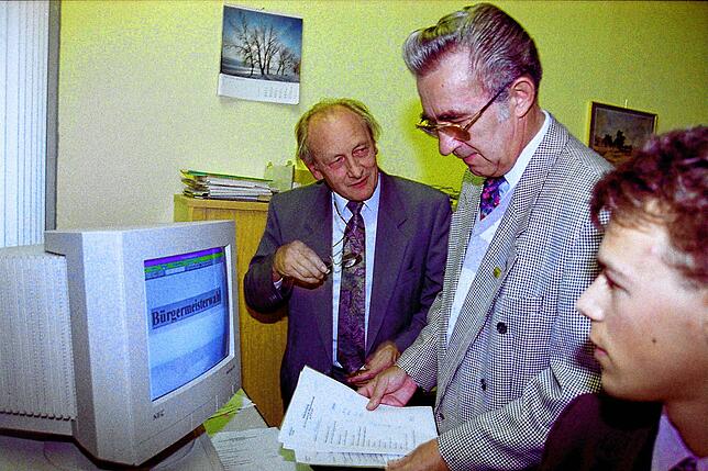 Bild 13: Gedächtnis der Region: Bilder von dem Abend 1993, an dem Rainer Stolz zum Bürgermeister wurde