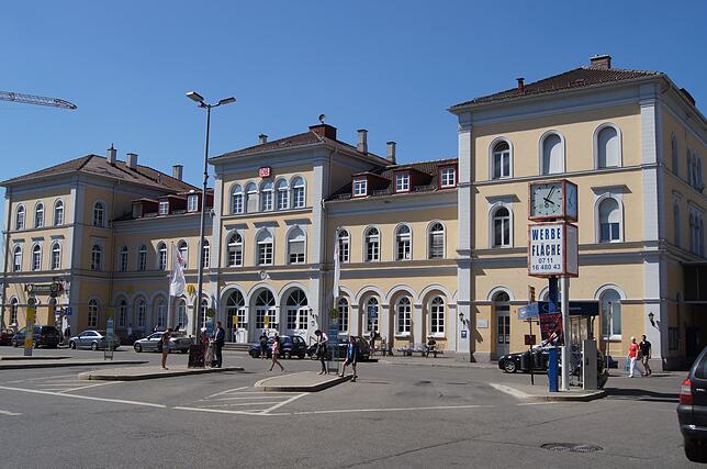 Von aussen wirkt der Stadtbahnhof ordentlich, doch er bedarf dringend einer Modernisierung.