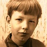 Als Grundschüler mit etwa 7 Jahren.