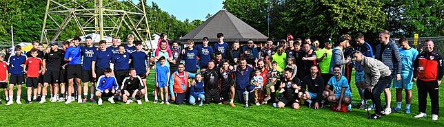 Das sind die vier Grümpelmannschaften, die am Pfingstsportfest des Sportvereins Gurtweil die ersten vier Plätze erreichten. In der ...